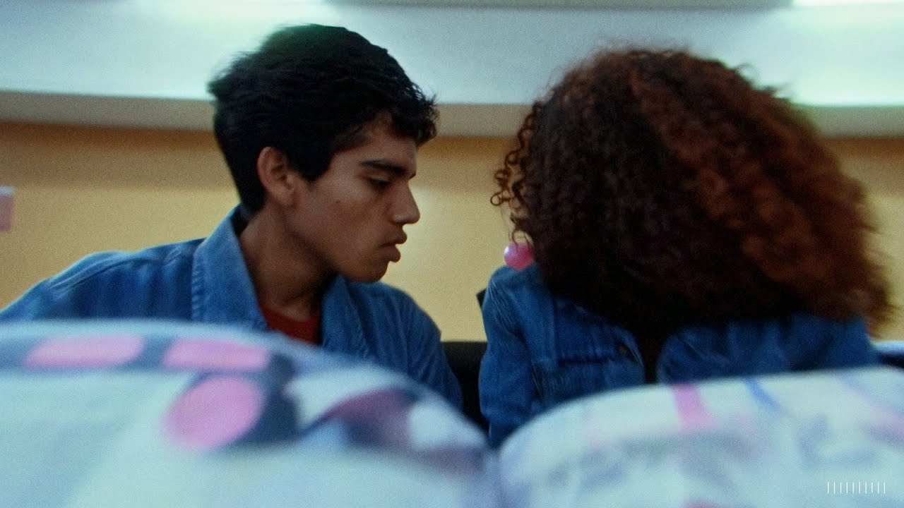 Un Clip Musical Entièrement Généré par OpenAI Fait Débat aux États-Unis